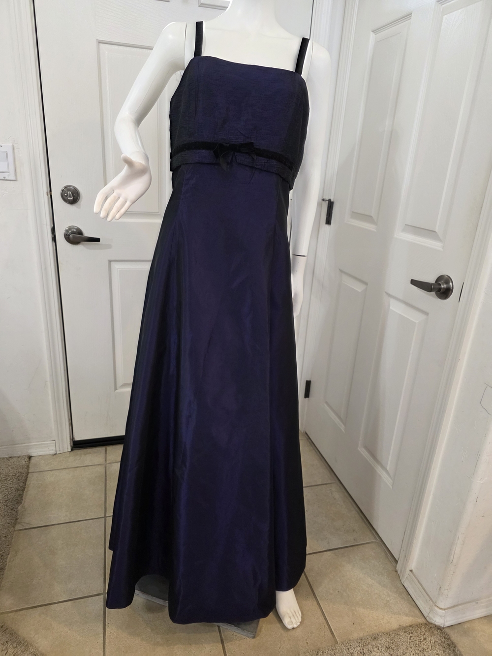 Jessica McClintock Gunne Sax Sleeveless Maxi Dress Deep Purple with Bow Detail